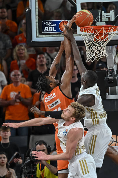 可能是在借 可能是在借